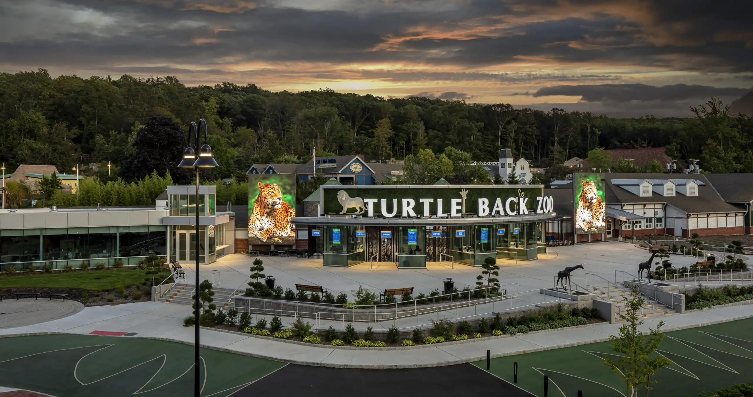image of outside of Turtle Back Zoo